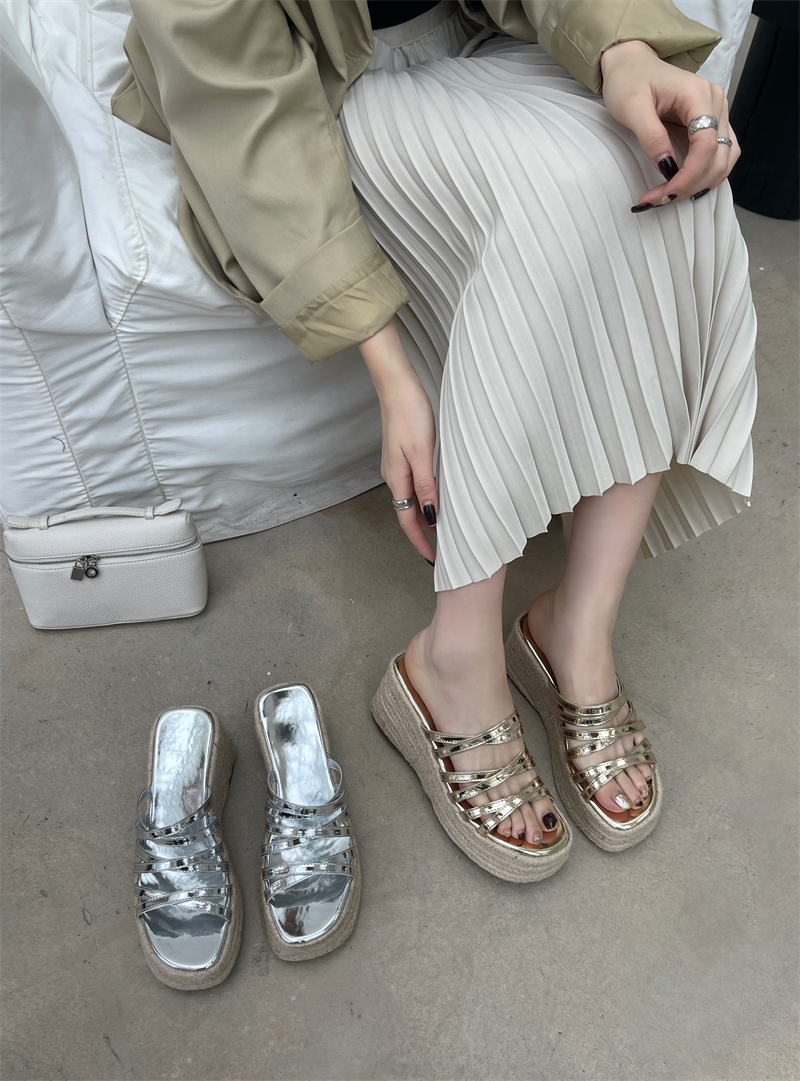 2024 New Spring Summer Thick Sole Straw Woven Slippers for Women