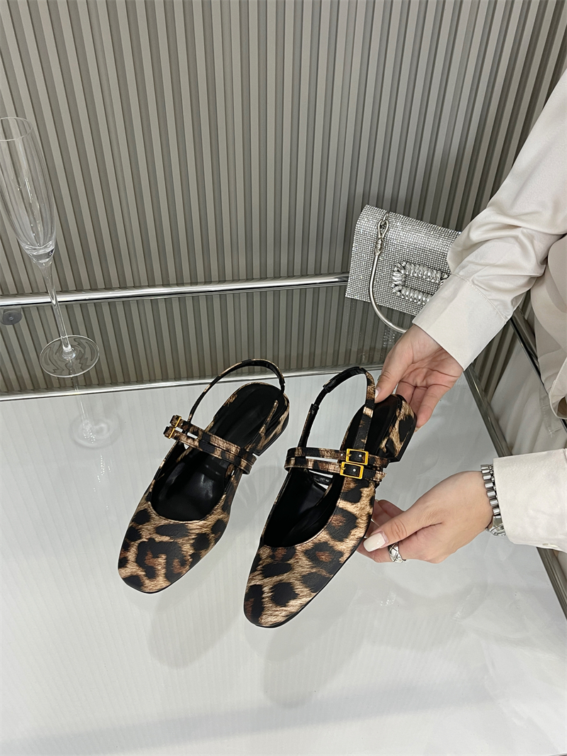 2024 New Fashion Women's Closed Toe Slippers Leopard Print Low Heel