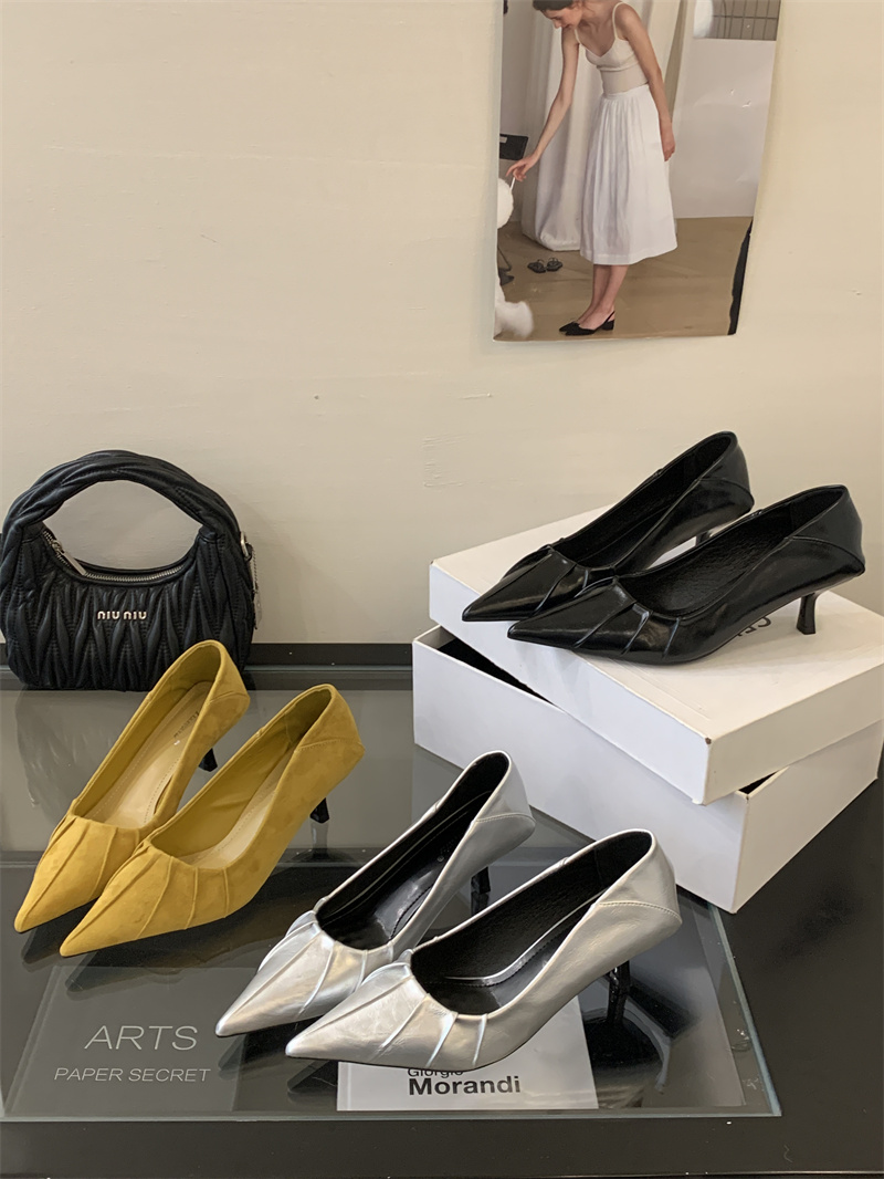 2026 Four Seasons Wrinkled Pointed Toe Women's Low Heel Shoes 35-40