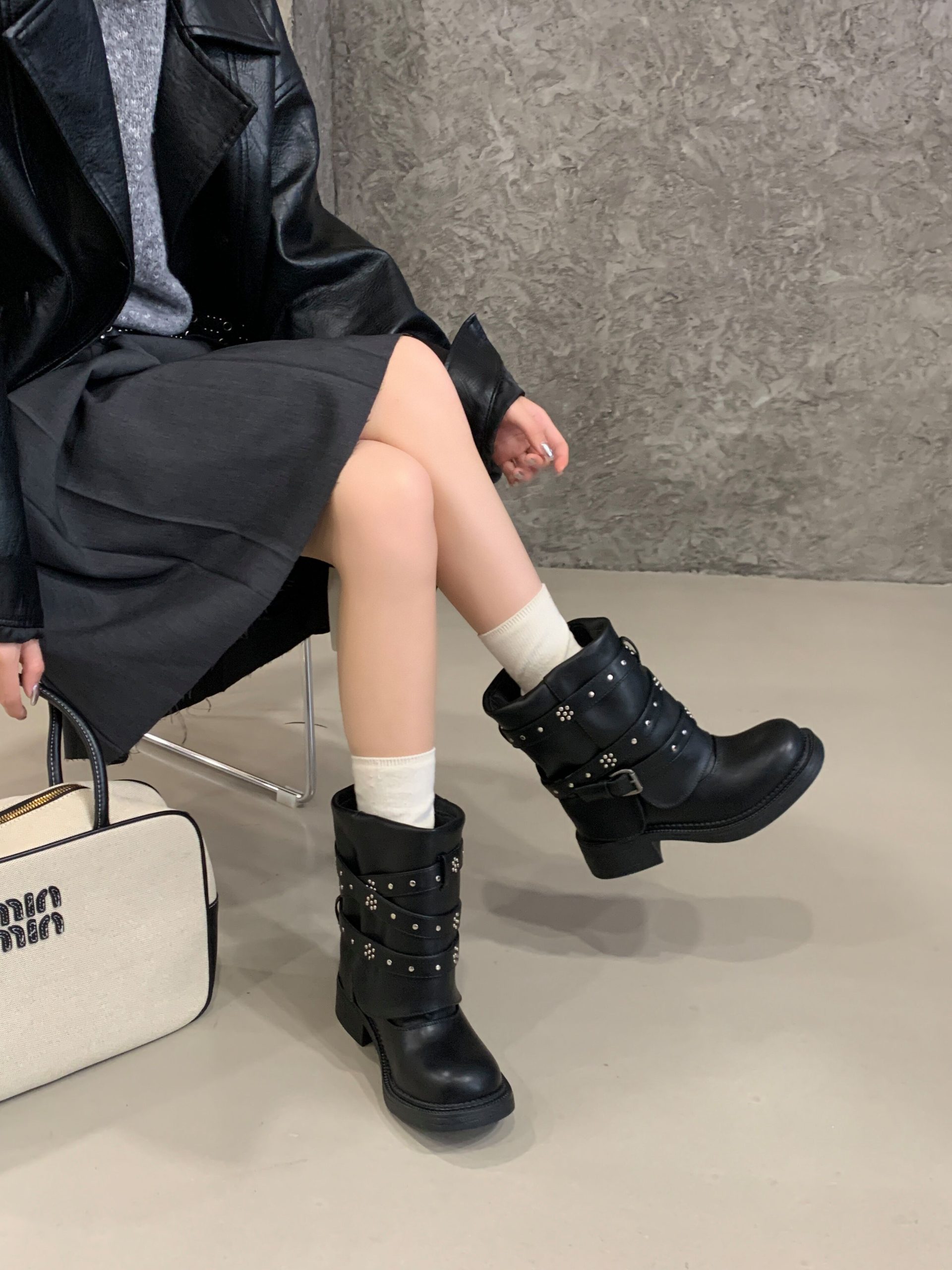 2025 New Genuine Leather Thick Sole Retro Short Boots Fashion Stud Mid-Calf Martin Boots British Style Belt Short Boots